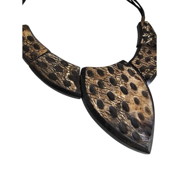 Vintage Mid Century Bib Style Statement Piece Necklace Carved Black Gold Tribal - Picture 5 of 5